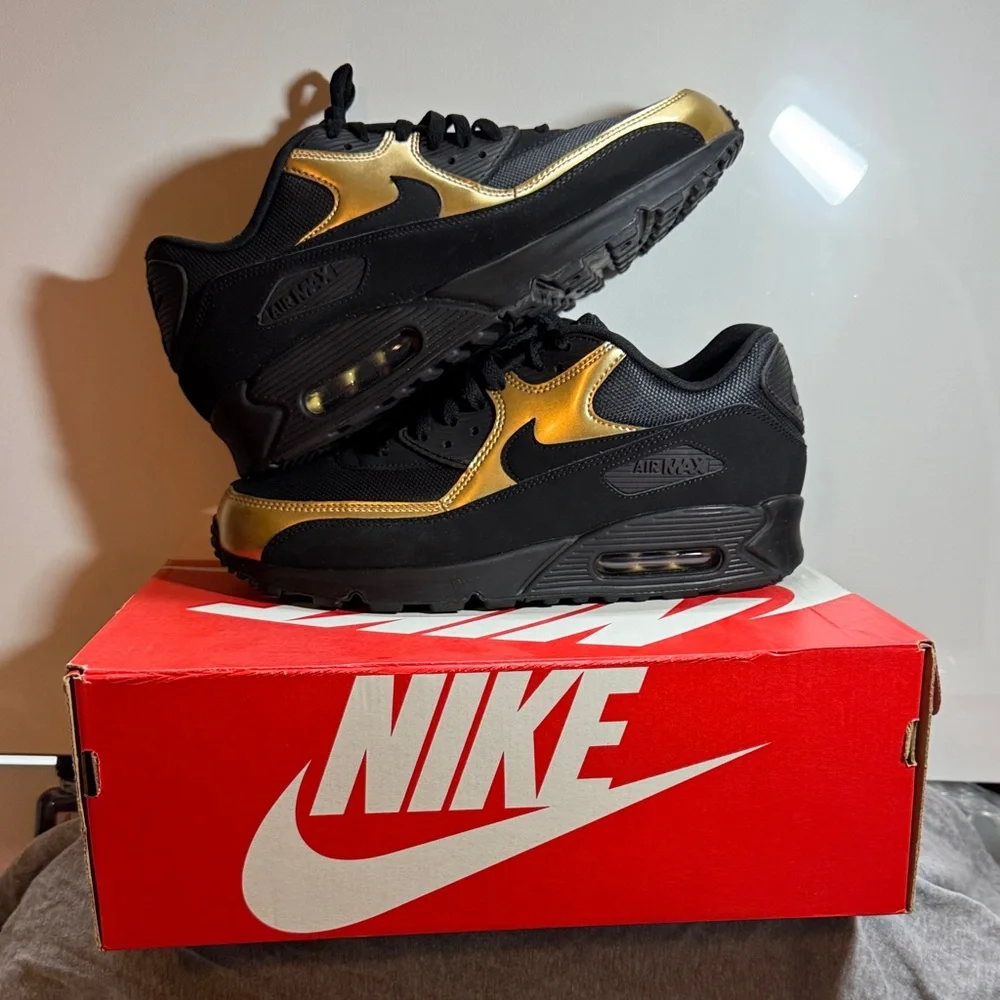 Nike Men's Sneakers in Black and Gold Size 12 Deadstock - Picture 1 of 4